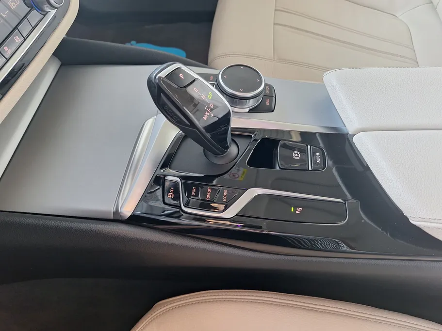 2022 BMW 5 Series 520i 