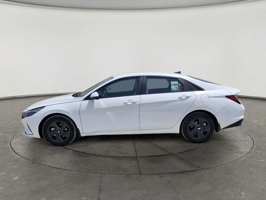2023 Hyundai Elantra Smart 
