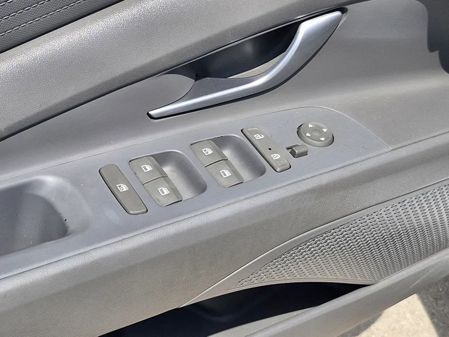 2023 Hyundai Elantra Smart 