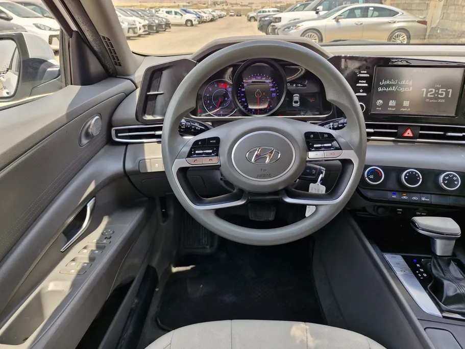 2023 Hyundai Elantra Smart 