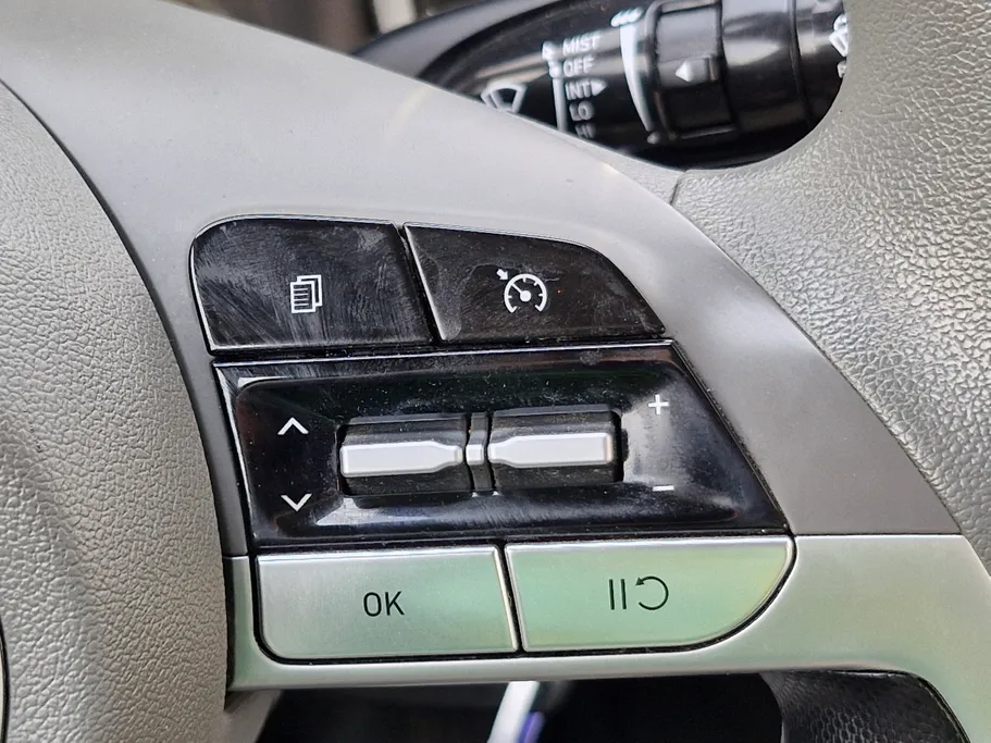 2023 Hyundai Elantra Smart 