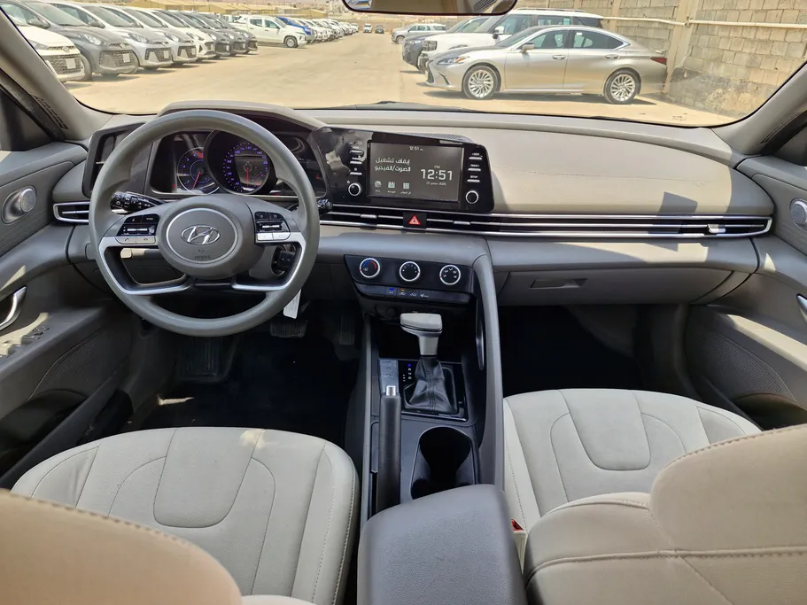 2023 Hyundai Elantra Smart 
