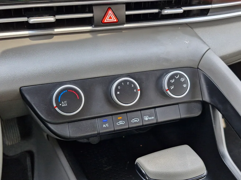 2023 Hyundai Elantra Smart 
