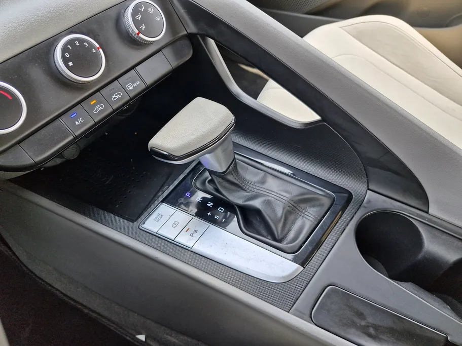 2023 Hyundai Elantra Smart 