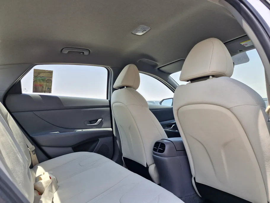 2023 Hyundai Elantra Smart 