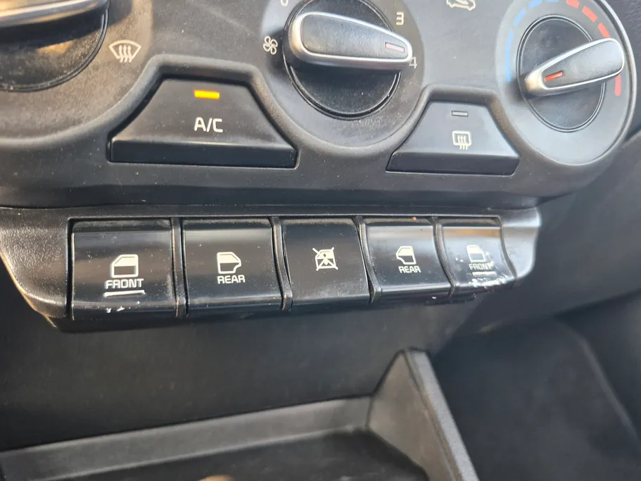 2022 Kia Pegas LX 