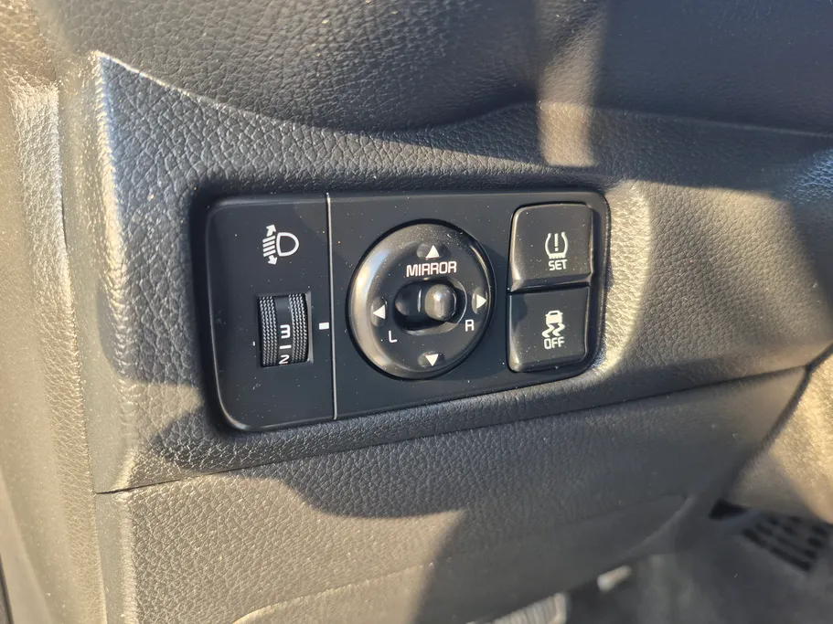 2022 Kia Pegas LX 