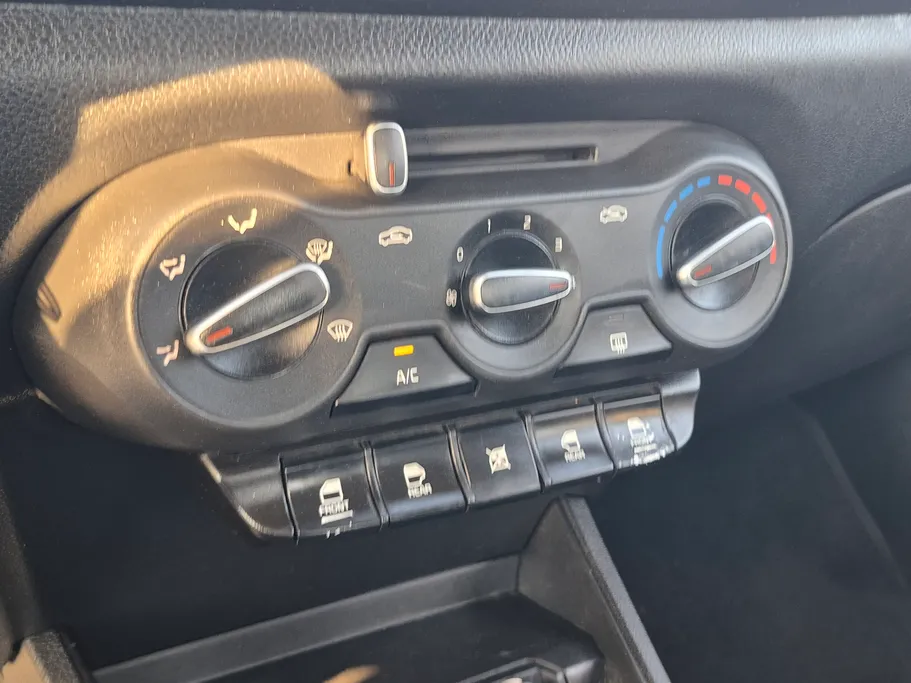 2022 Kia Pegas LX 
