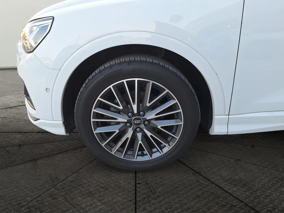 2025 Audi Q3 35 TFSl 