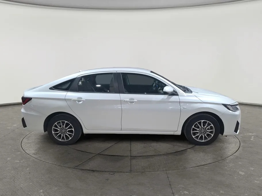 2024 Toyota Yaris  Y 
