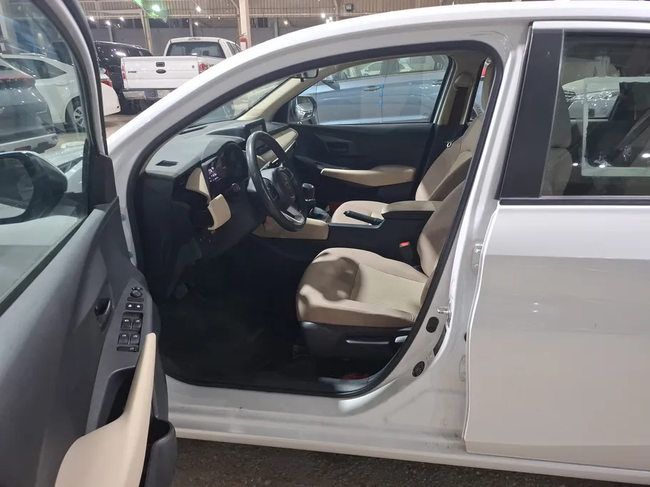 2024 Toyota Yaris  Y 