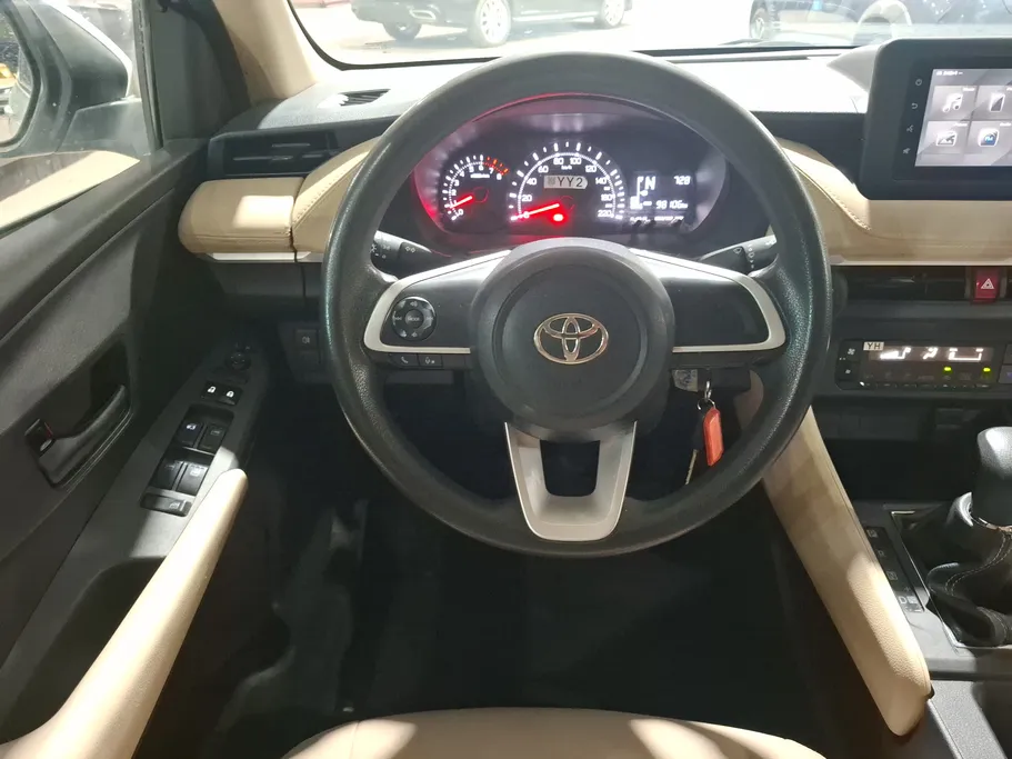 2024 Toyota Yaris  Y 
