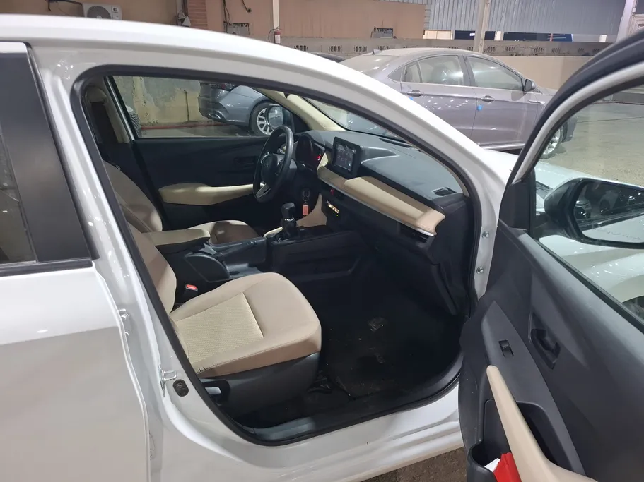 2024 Toyota Yaris  Y 