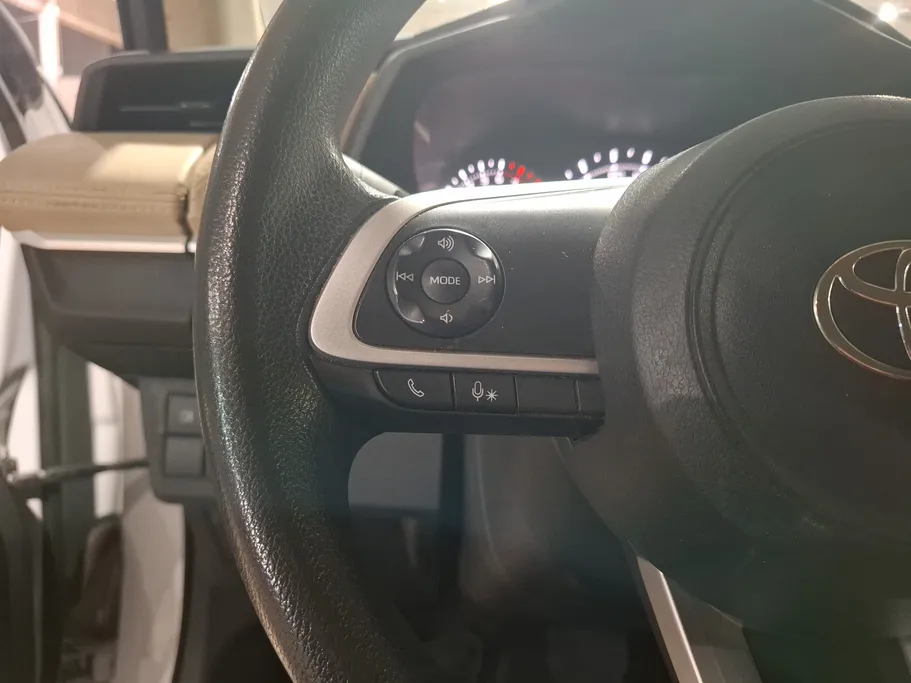 2024 Toyota Yaris  Y 