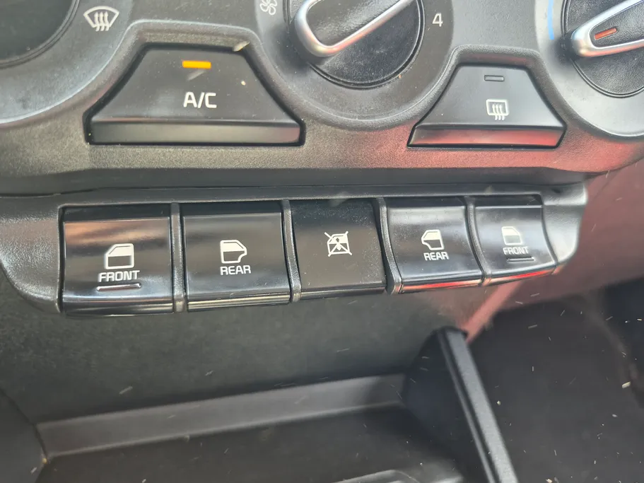 2022 Kia Pegas LX 