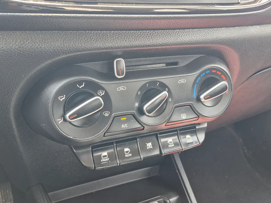 2022 Kia Pegas LX 