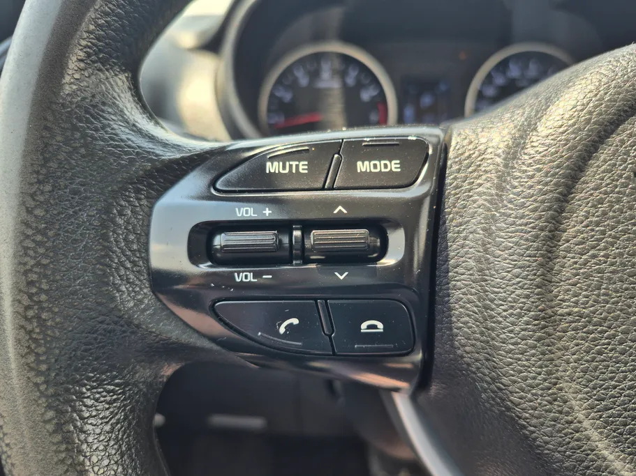 2022 Kia Pegas LX 