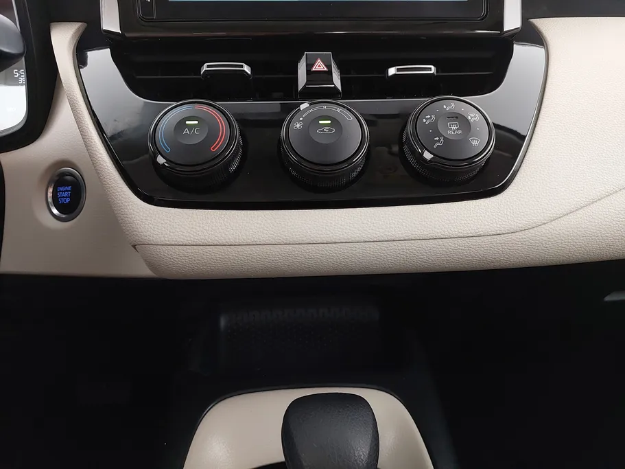 2022 تويوتا Corolla XLI Executive Moonroof 