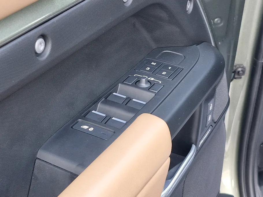 2025 Land Rover Defender P300 S 