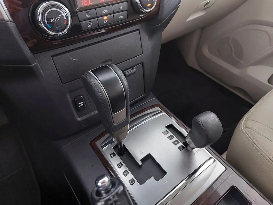 ميتسوبيشي باجيرو GLS 4Doors 2024 