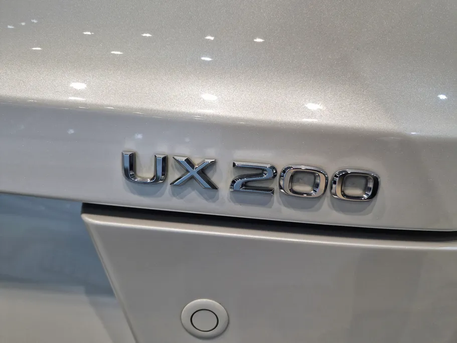 لكزس UX 200 2021 