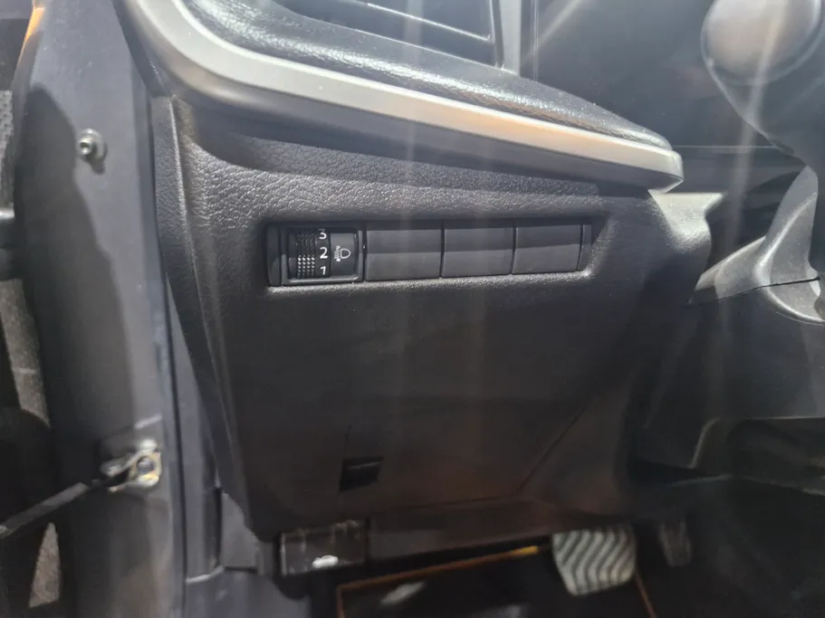 2025 Nissan Kicks S 