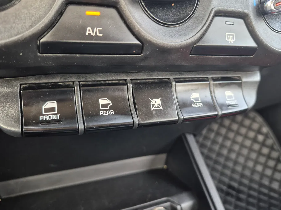 2025 Kia Pegas LX 