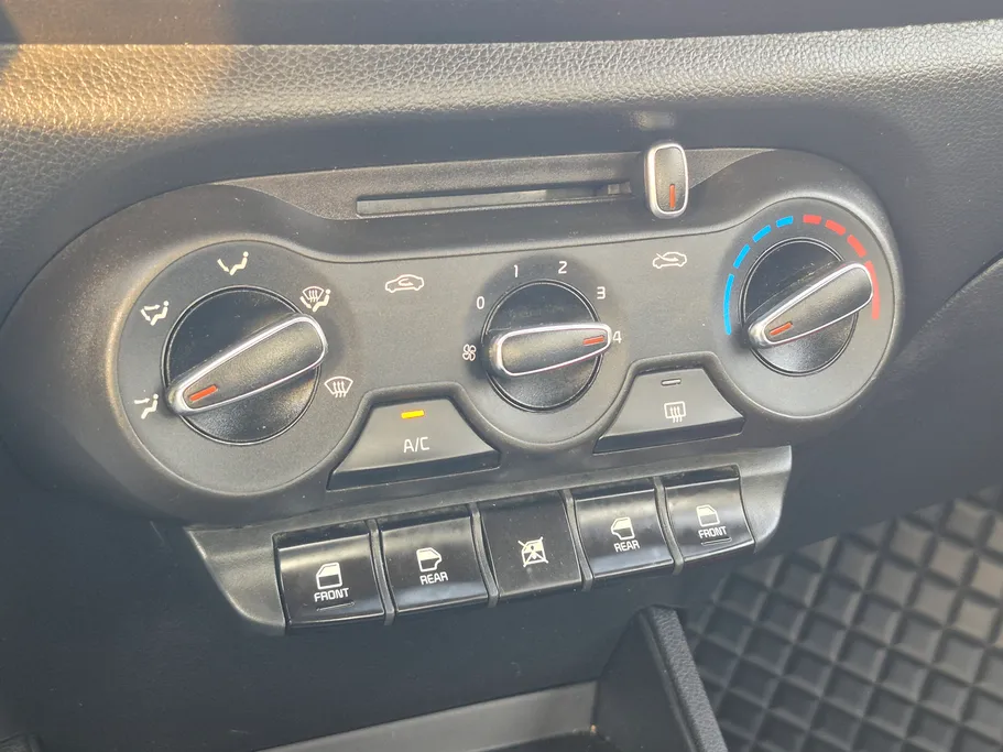 2025 Kia Pegas LX 