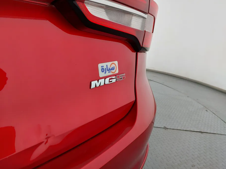2022 MG 5 STD 