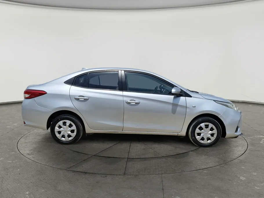 2022 Toyota Yaris  Y 