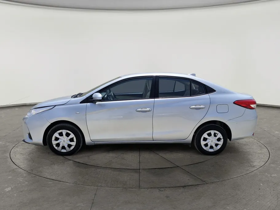 2022 Toyota Yaris  Y 