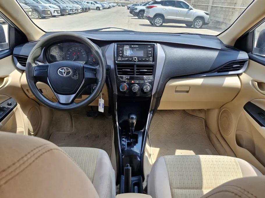 2022 Toyota Yaris  Y 