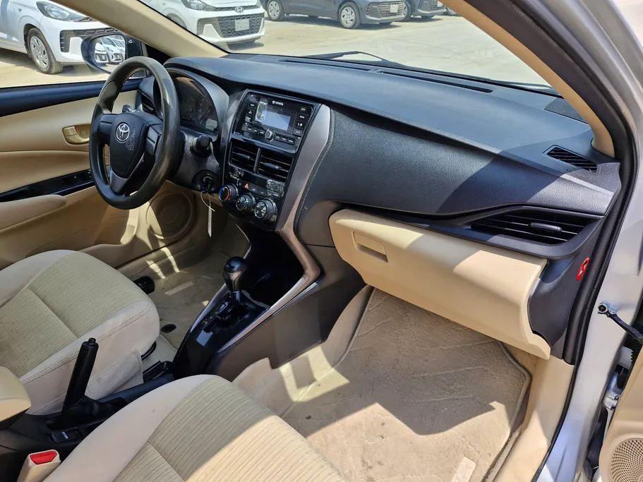 2022 Toyota Yaris  Y 