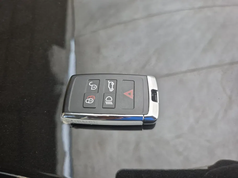 لاند روفر رنج روفر Velar R dynamic 2025 