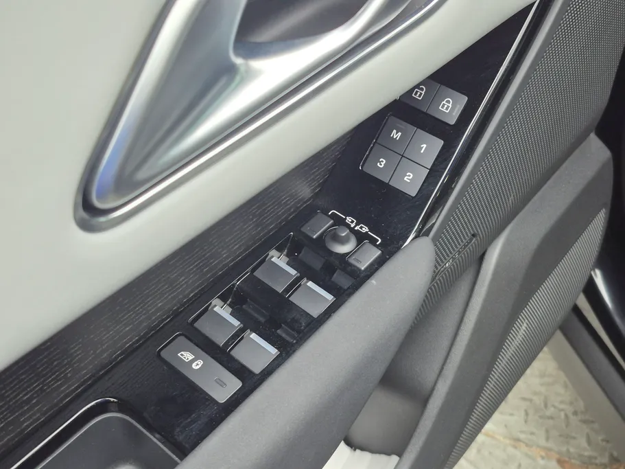 لاند روفر رنج روفر Velar R dynamic 2025 