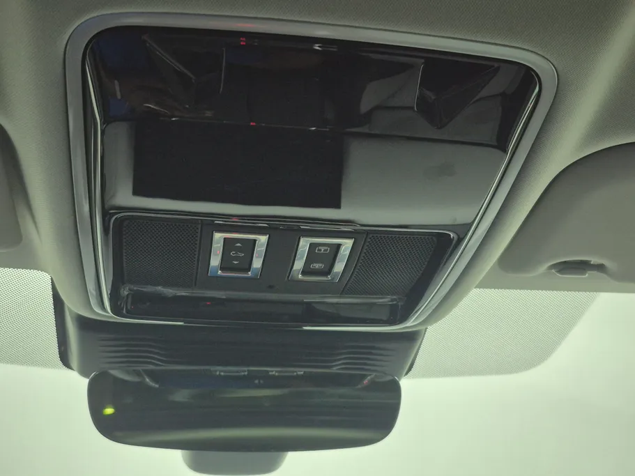 لاند روفر رنج روفر Velar R dynamic 2025 