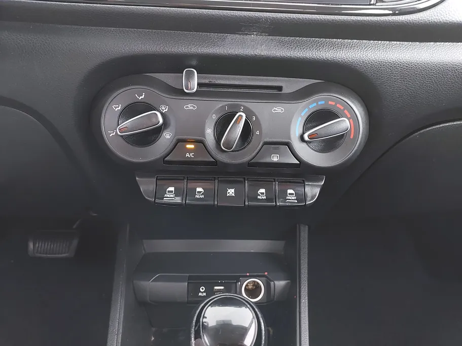 2022 Kia Pegas LX 