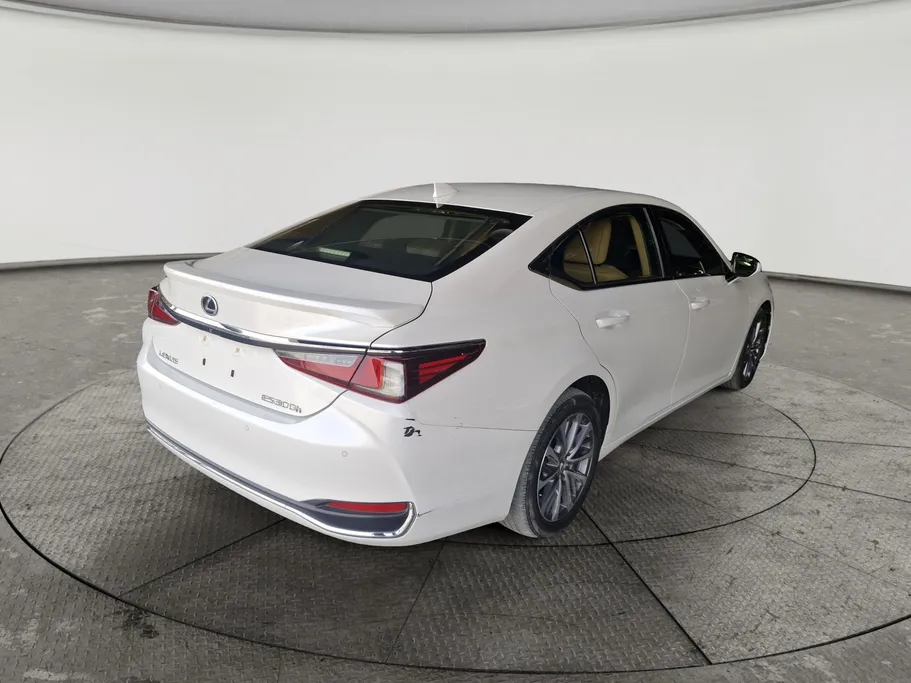 2023 Lexus ES 300 H 