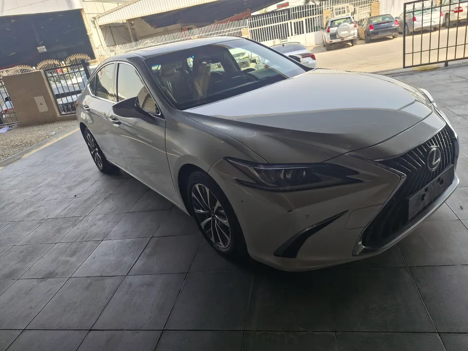 2023 Lexus ES 300 H 