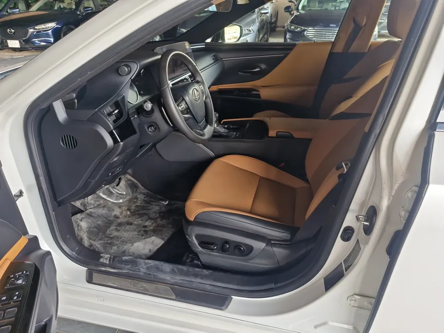 2023 Lexus ES 300 H 