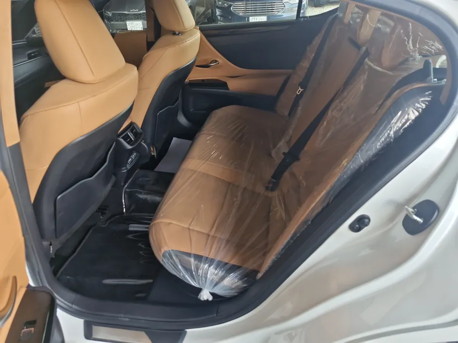 2023 Lexus ES 300 H 