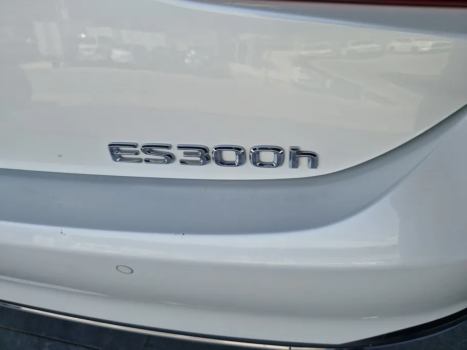 2023 Lexus ES 300 H 