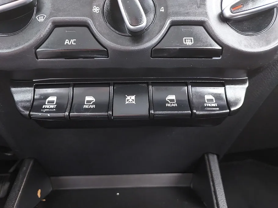 2022 Kia Pegas LX 