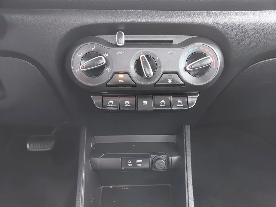 2022 Kia Pegas LX 
