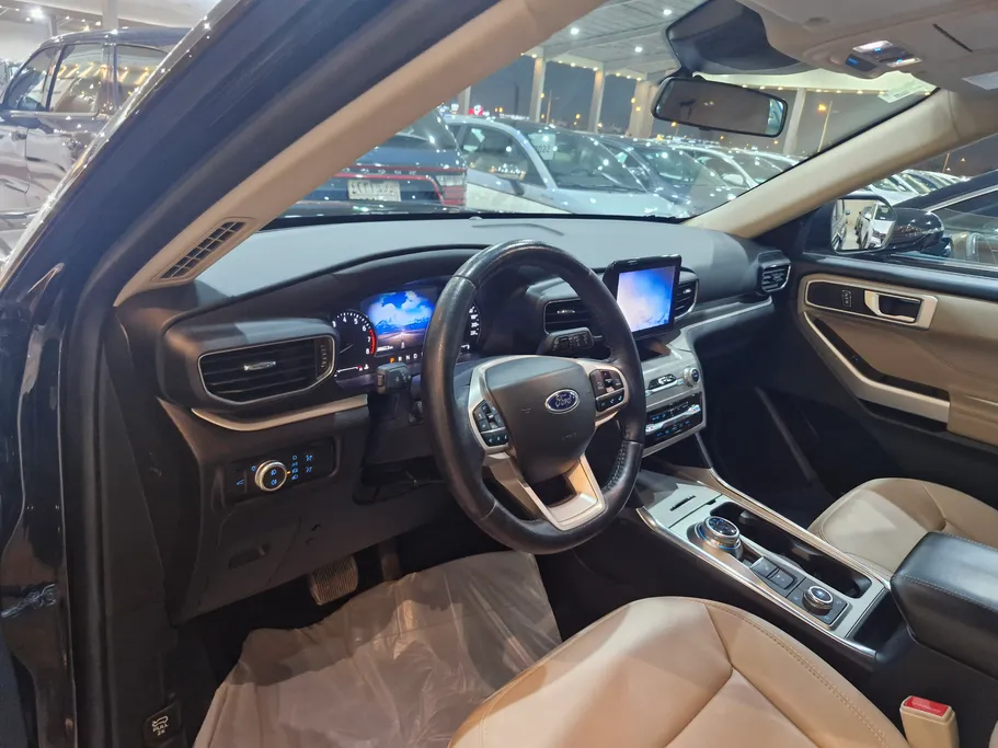 2022 Ford Explorer XLT 