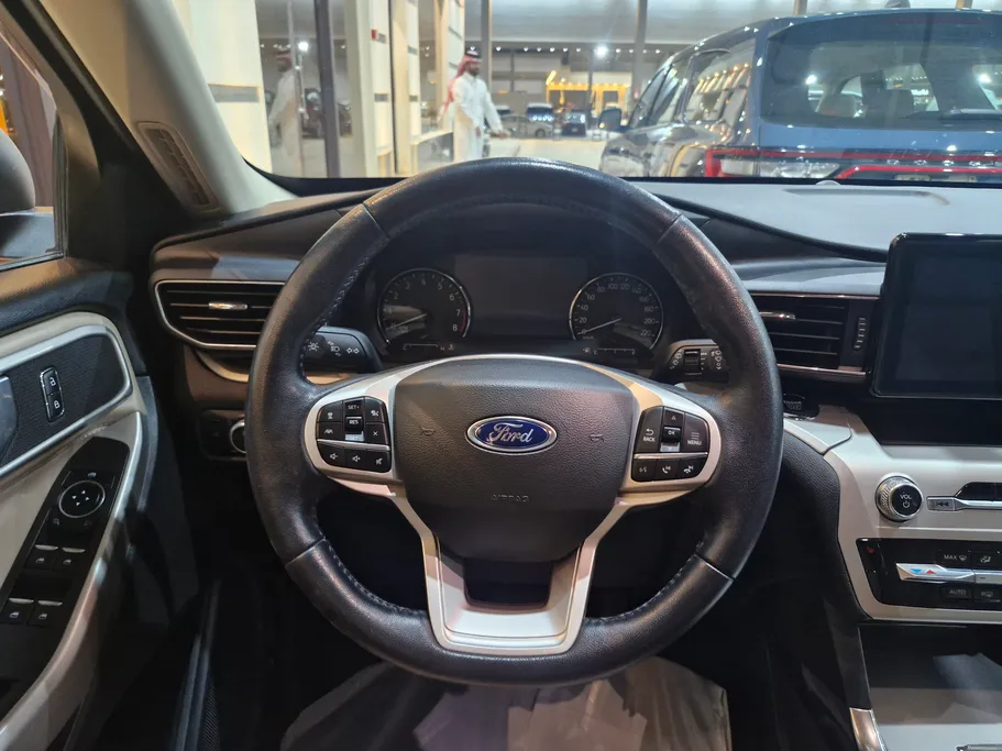2022 Ford Explorer XLT 