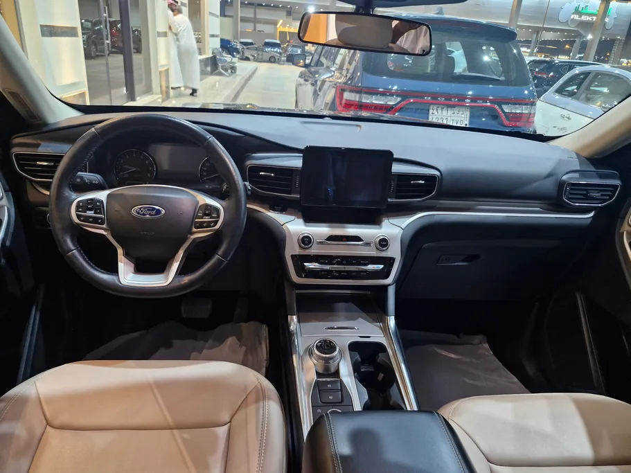 2022 Ford Explorer XLT 