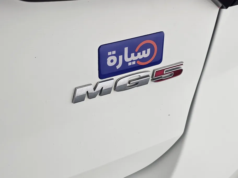 2022 ام جي 5 STD 