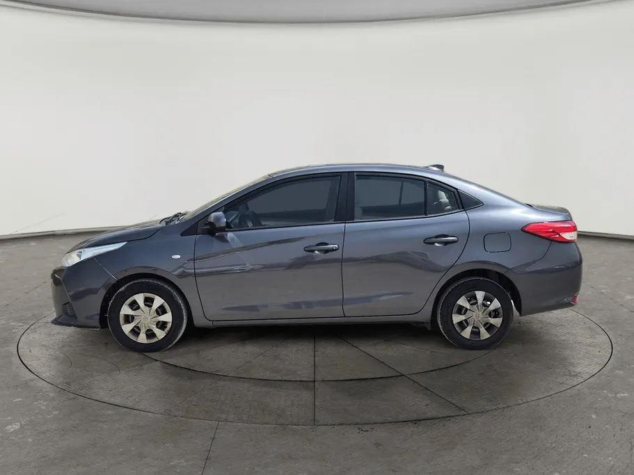 2022 Toyota Yaris  Y 