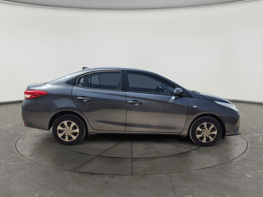 2022 Toyota Yaris  Y 
